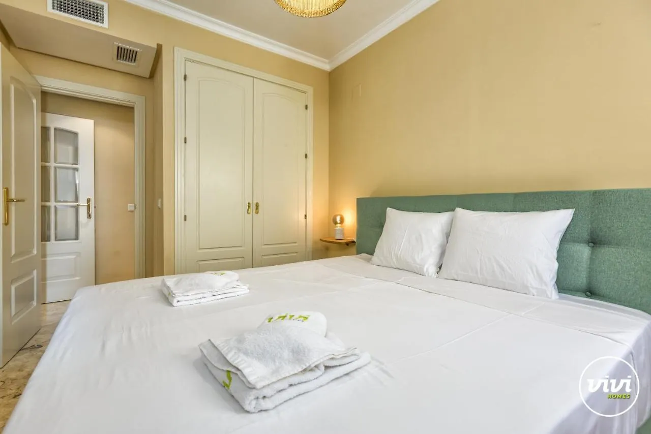 아파트 Vivi Homes - Valery Pool, Terrace & Padel 오옌
