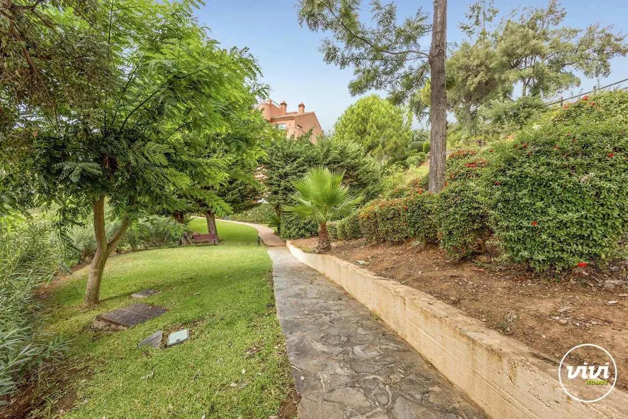 아파트 Vivi Homes - Valery Pool, Terrace & Padel 오옌