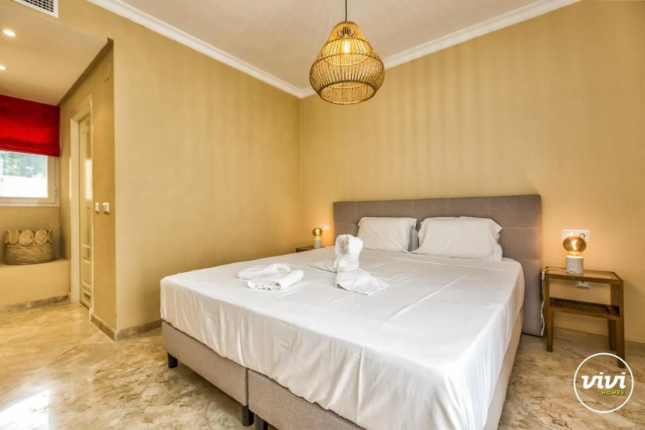 Vivi Homes - Valery Pool, Terrace & Padel 오옌 아파트
