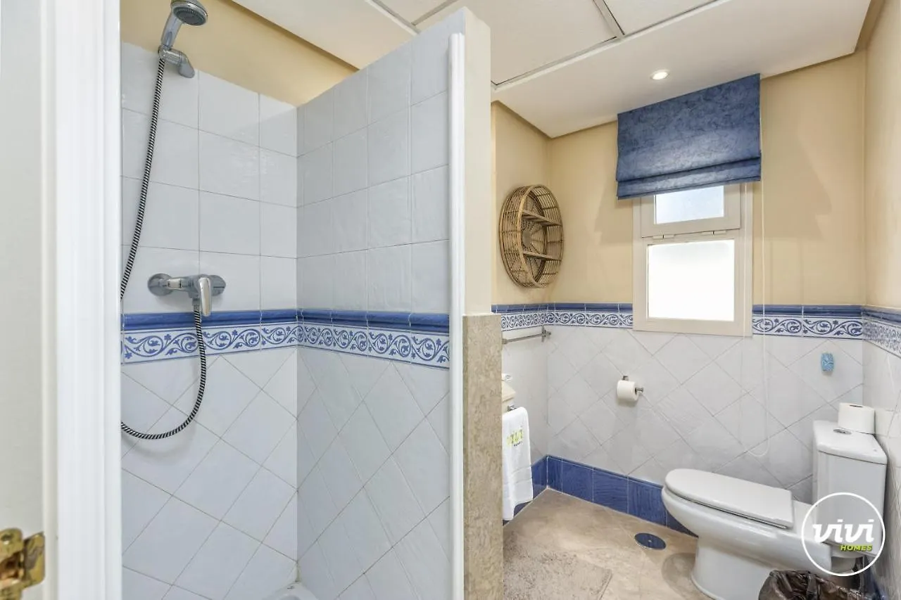 아파트 Vivi Homes - Valery Pool, Terrace & Padel 오옌