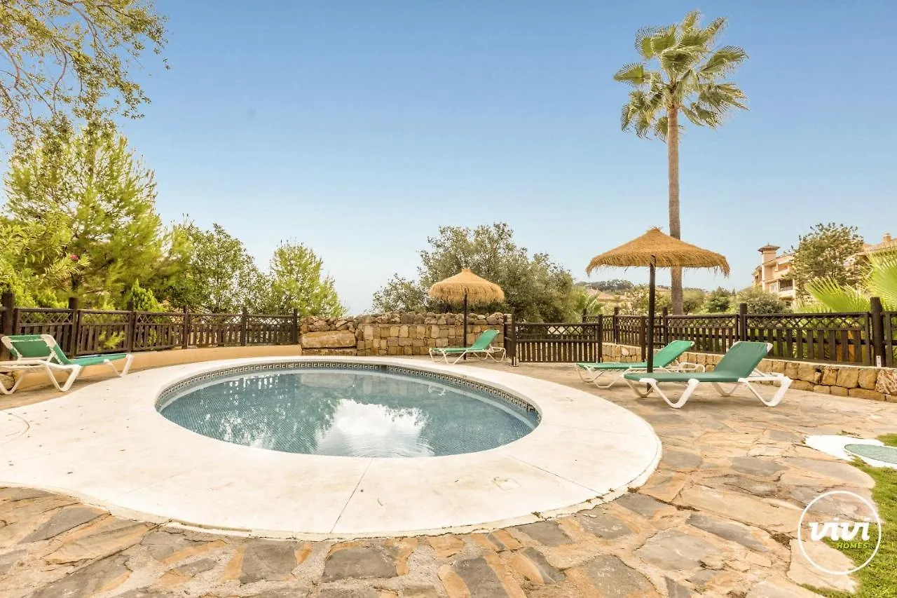 Vivi Homes - Valery Pool, Terrace & Padel 오옌 아파트
